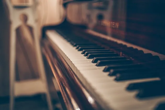 Spaulding pioneered sound therapy for tinnitus, where he played a piano note at the same frequency of the tinnitus