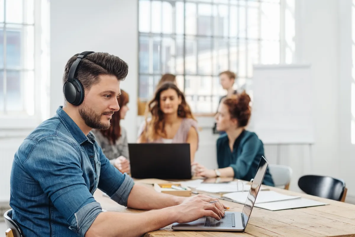 The Truth About Noise-Cancelling Headphones and Tinnitus