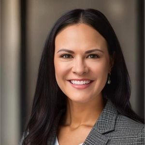 Dr Nicole Steininger